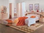 Поръчково спално обзавеждане с ъглов гардероб и легло с дъговидна вградена констукция в таблата с шк
